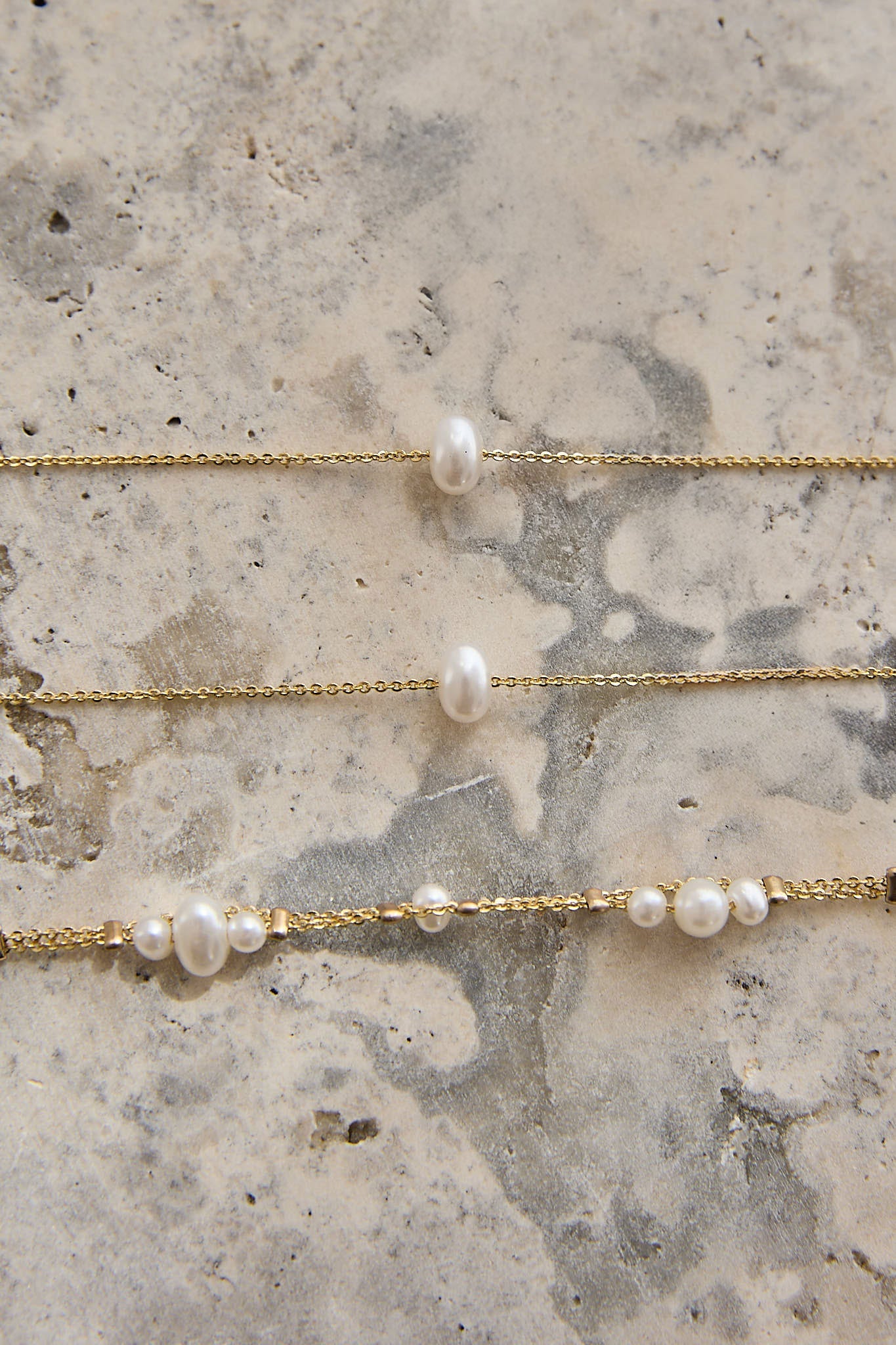 Amris Triple Strand Necklace Gold/Pearl
